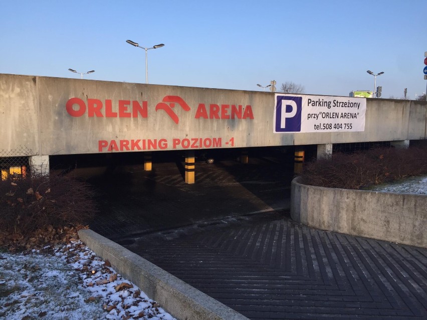 Parking przy Orlen Arenie jest płatny. Ile wynosi abonament? Skąd taka decyzja? Zobacz odpowiedź MOSiR
