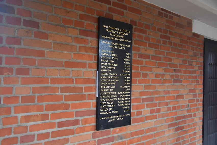 Na zawieszonej w Leszczynach tablicy znalazło się 21 nazwisk...
