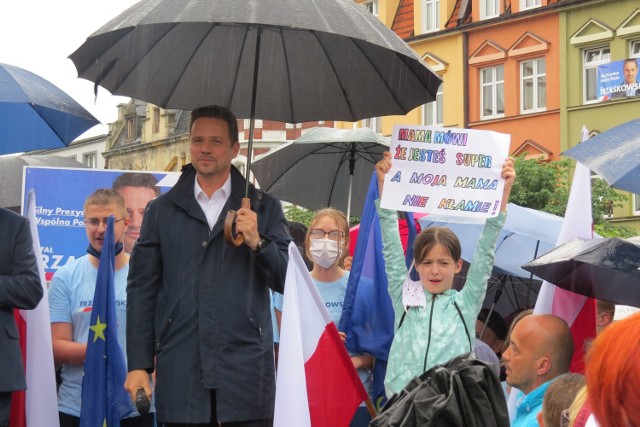 Rafał Trzaskowski w Brodnicy - spotkał się z mieszkańcami na Dużym Rynku