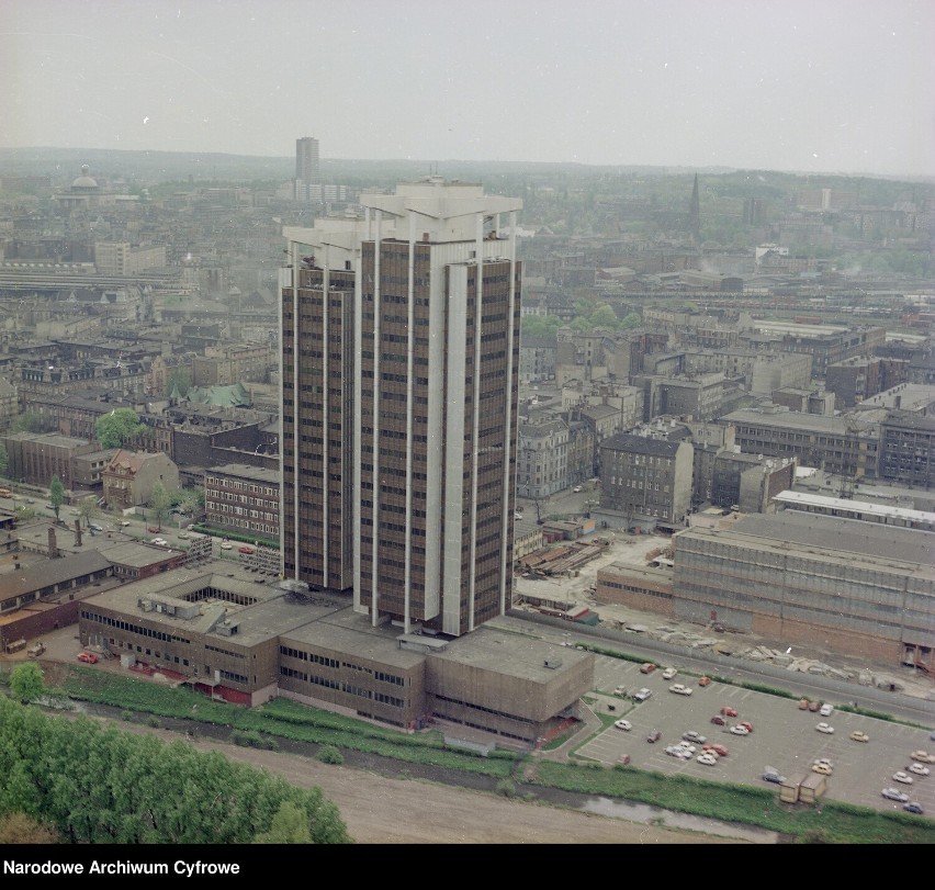 Katowice w 1989 roku. Tak wyglądały! Pamiętacie? Zobacz ARCHIWALNE zdjęcia z przelotu nad centrum miasta