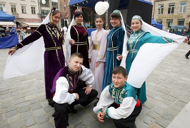 Przedstawiciele Tatarów zachwycili przechodniów niezwykłymi strojami