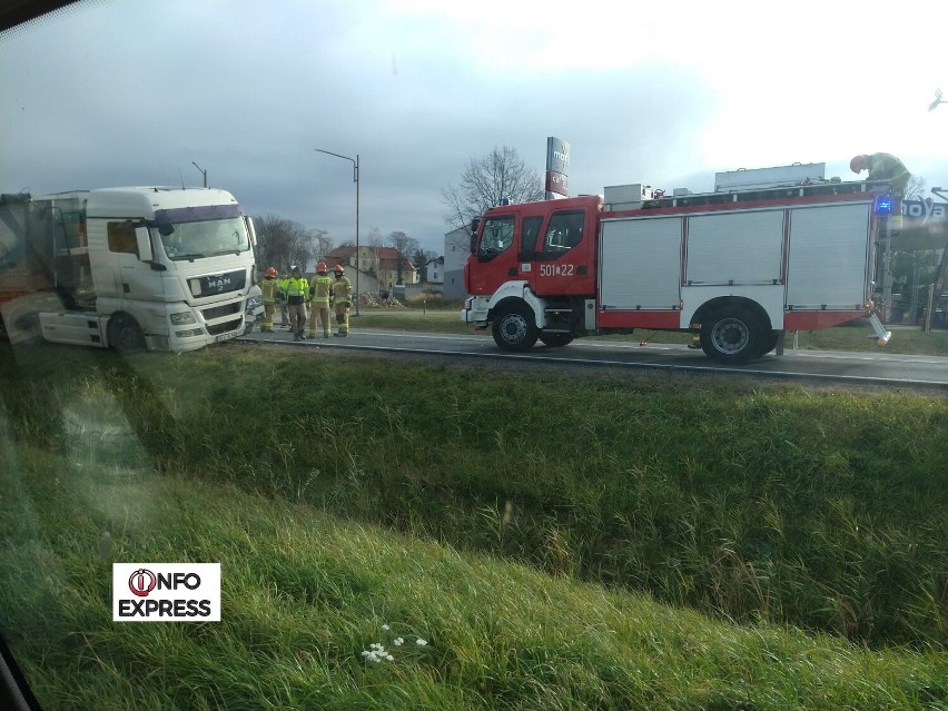 Trzy pojazdy zderzyły się w Kochanowicach na DK46. Policja...