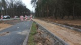 Tędy poprowadzi nowy odcinek ścieżki rowerowej w Zielonej Górze. Stara trasa, ale ścieżka nowa. Tutaj będzie rondo! Zobacz zdjęcia