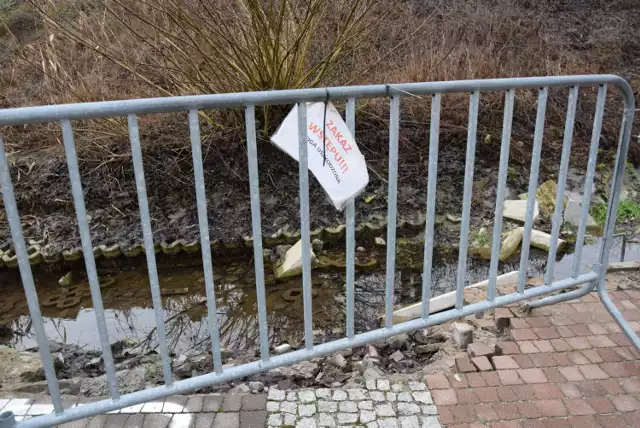 - Kiedy odbudowana zostanie ścieżka pieszo - rowerowa w Parku Piszczele w Sandomierzu , na której do dzisiaj widać pozostałości po sierpniowej nawałnicy  - pytają mieszkańcy i turyści. Zobaczcie na zdjęciach jak wygląda?