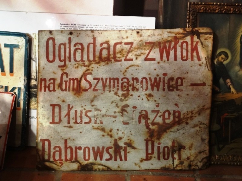 Tablica oglądacza zwłok w zbiorach muzeum w Pyzdrach