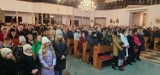Tłumy wiernych na pasterce w parafii świętej Barbary w Staszowie. Był śpiew i rozważania