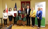 Gmina Dobroszyce. Wójt awansował nauczycieli i wyróżnił najlepszych absolwentów (NAZWISKA)