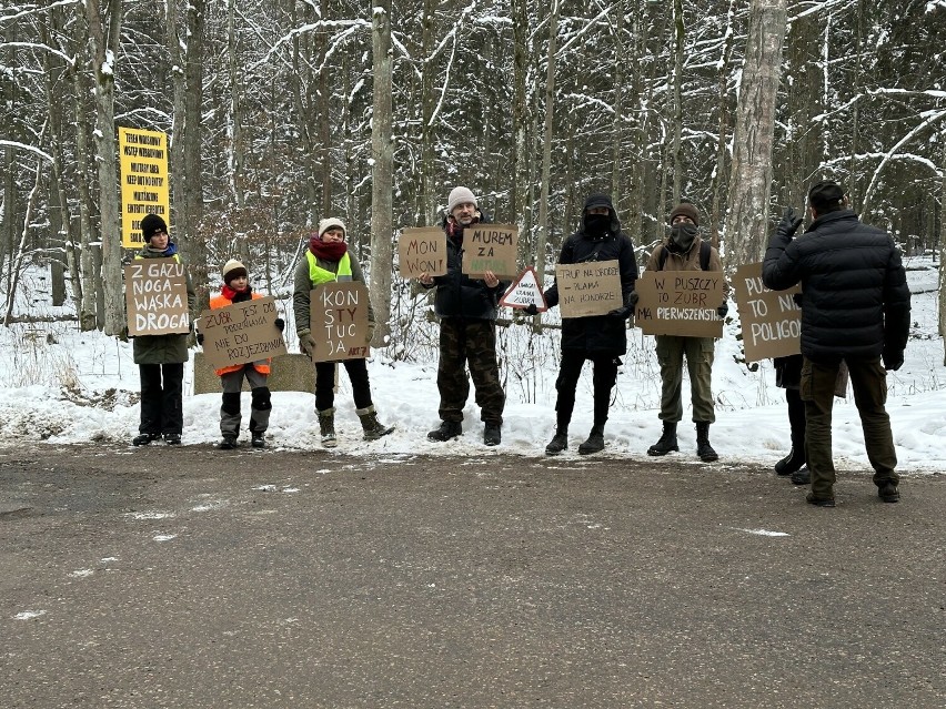 Dziś pod Hajnówką odbył się protest aktywistów w obronie...