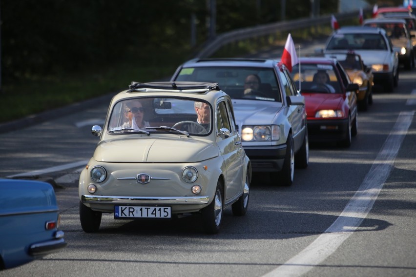 Classic Mania w Sosnowcu. 100 zabytkowych aut na 100-lecie niepodległości ZOBACZCIE ZDJĘCIA 