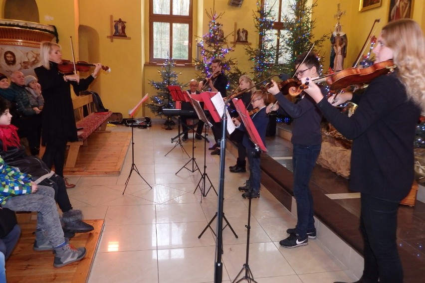 KONCERT ZDUNOWIAN: Zespół kameralny Akcent zagrał kolędy w kościele w Miliczu [ZDJĘCIA]