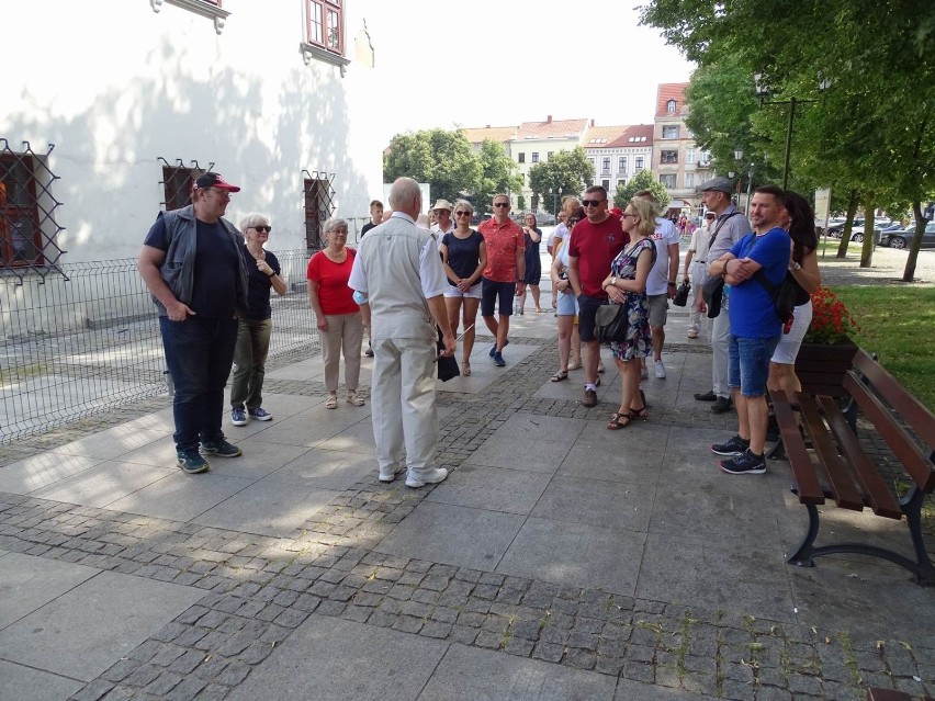 Przewodnik Władysław Flieger zabrał liczną grupę na kolejny...