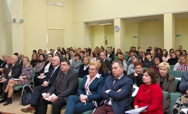 Ośrodek Doskonalenia Nauczycieli w Kaliszu. Konferencja o wsparciu młodzieży niedostosowanej społecznie