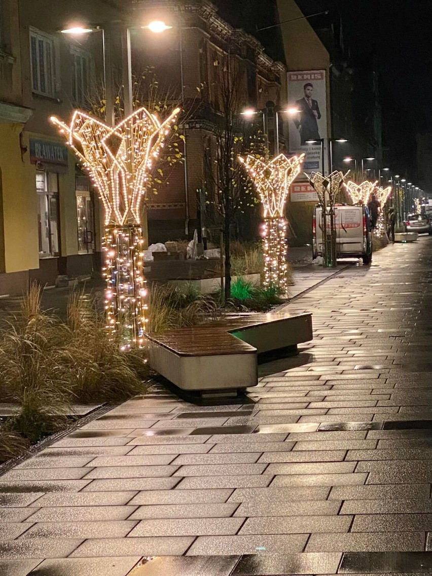 Idą Święta a wraz z nimi kolorowe i cieszące oko iluminacje świetlne, które pojawiły się w Ostrowie Wielkopolskim