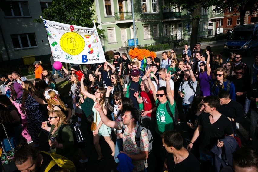 Juwenalia 2019. Kolorowy korowód w Szczecinie! Studenci odebrali klucze [ZDJĘCIA, WIDEO]