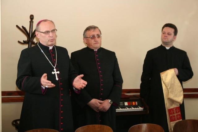 Biskup Mering (po lewej) uważa, że że koncerty w kościołach powinny prezentować przede wszystkim muzykę religijną