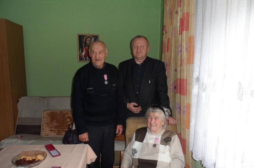 Medale z okazji 50-lecia małżeństwa w gminie Panki