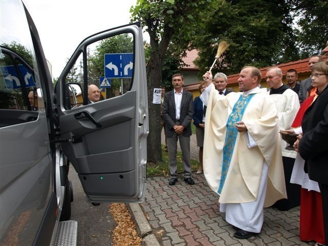 Poświęcili nowy samochód