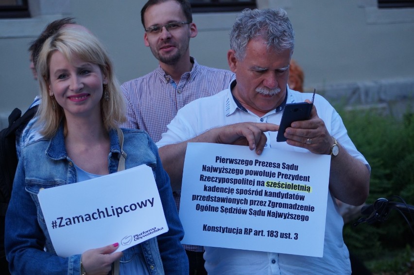 Manifestacja przed sądem w Inowrocławiu [zdjęcia]