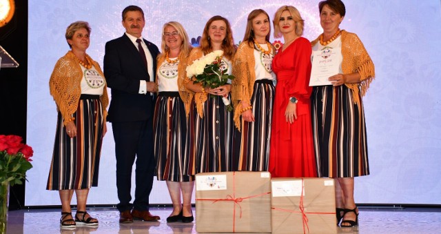 KGW Godziszowianki w Godziszowie Trzecim (pow. janowski) zdobyło pierwsze miejsce za danie – kaczka z jabłkami. fot.