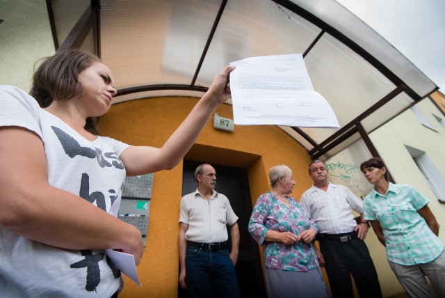 Mieszkańcy bloku przy ul. Matejki są oburzeni tym, że ZGM wstecznie naliczył im opłatę za wodę i ścieki