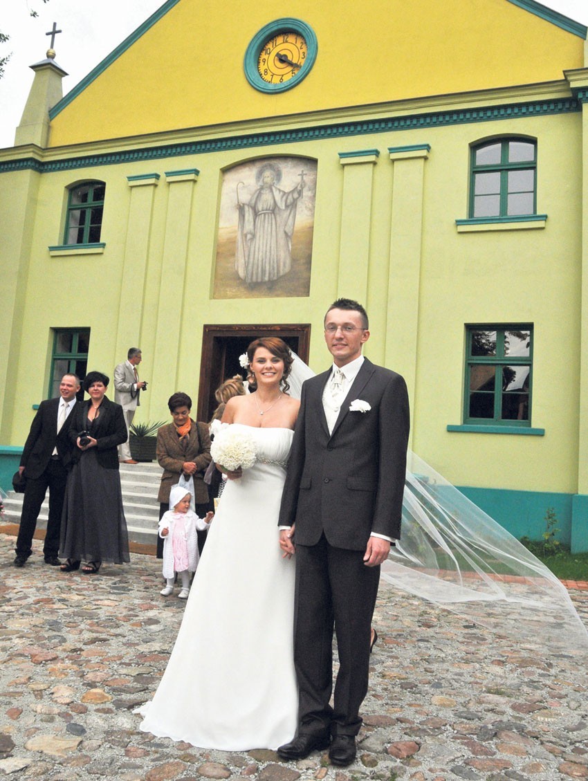 Ewelina Stobiecka i Grzegorz Król to pierwsi nowożeńcy,...