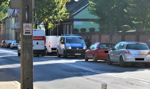 Policjanci natychmiast sprawdzili obiekt. Na szczęście nic nie znaleziono.