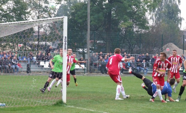 Piłkarze Soły Oświęcim razili nieskutecznością na własnym boisku w meczu przeciwko Janinie Libiąż (2:2) rozegranym w ramach grupy małopolsko-świętokrzyskiej III ligi piłkarskiej