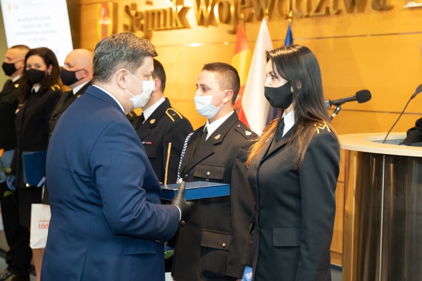 Mundurowy reprezentujący KPP Radomsko wśród nagrodzonych w konkursie na najlepszego policjanta i strażaka