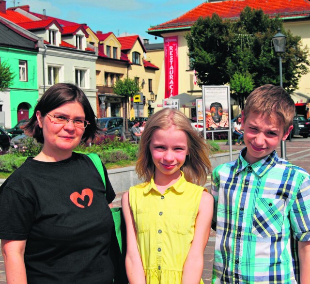 Na zdjęciu Agnieszka Lis z córką Zuzanną i synem Krzysztofem