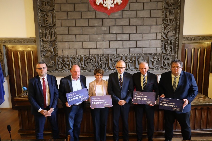 Samorządowcy z powiatu szczycieńskiego odebrali promesy z programu Polski Ład