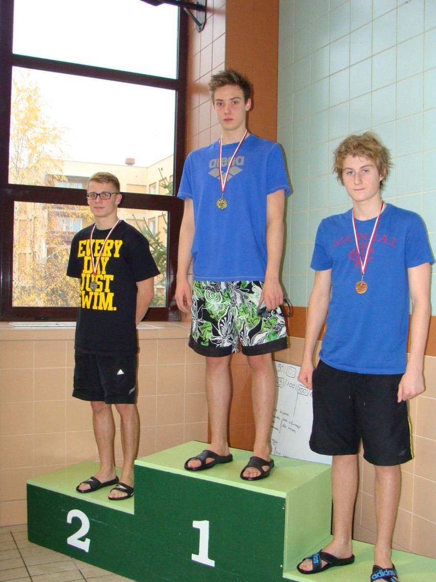 Dwa medale dla III LO w finale wojewódzkim w pływaniu