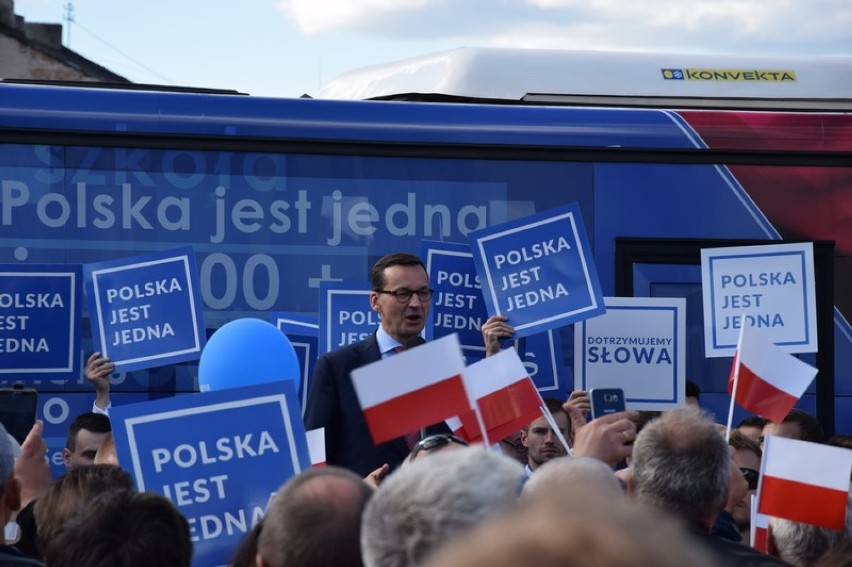 Wybory 2018. Premier Mateusz Morawiecki w Zduńskiej Woli [zdjęcia i film]