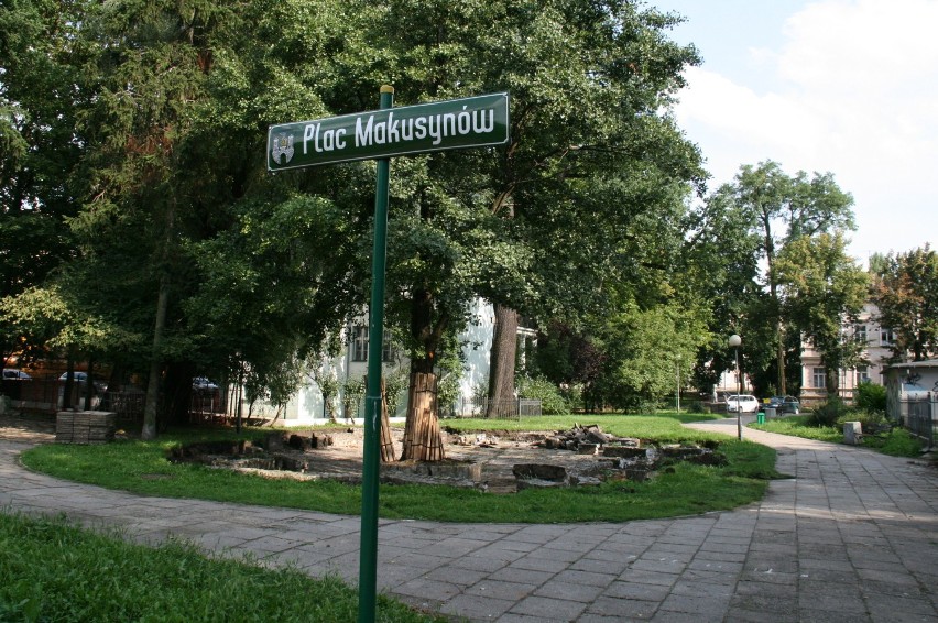 Plac Makusynów na początku prac remontowych