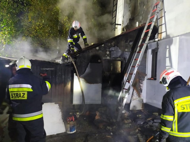 Nocny pożar kotłowni w domu przy ul. Dobrzyńskiej w Grudziądzu. Duże straty