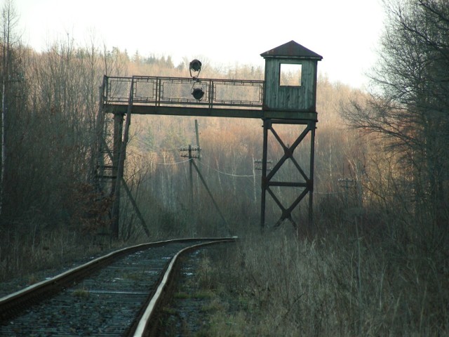 Platforma kontrolna na kolejowym przejściu granicznym w Głuchołazach (już nie istnieje). W czasie przejazdu pociągu żołnierze WOP z góry lustrowali zawartość wagonów czy ktoś nie ucieka.