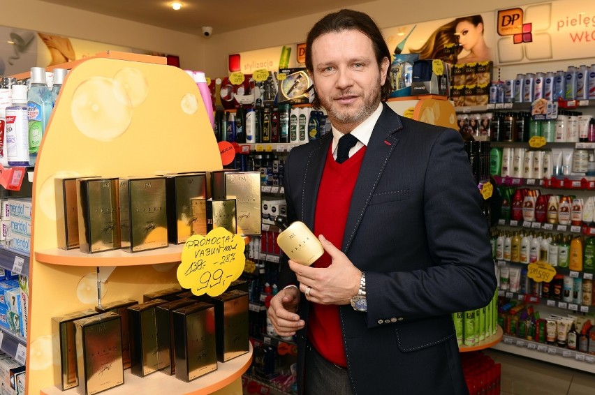 Radosław Majdan promował perfumy w sklepie sieci Drogerie...