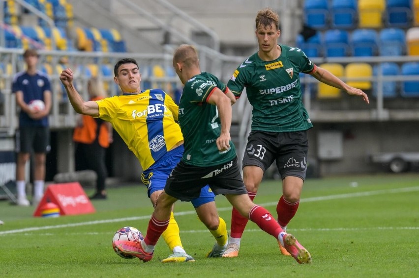 Oceniamy piłkarzy Arki Gdynia za mecz z GKS Tychy. Olaf Kobacki i Karol Czubak poprowadzili żółto-niebieskich do wygranej
