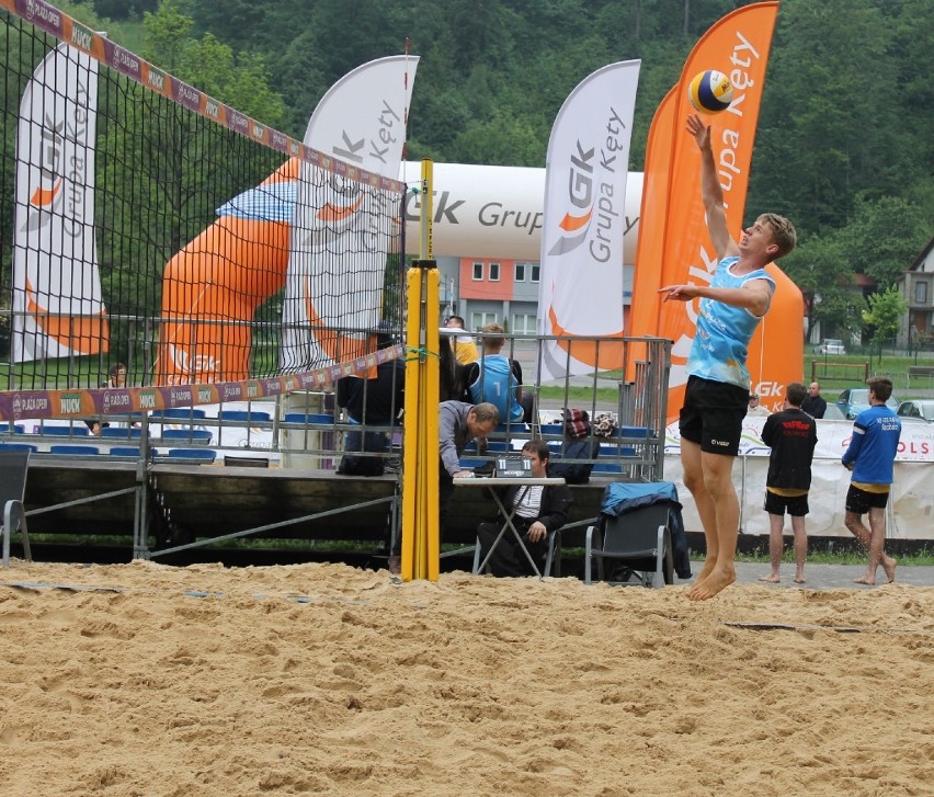 W ten weekend w Wiśle króluje siatkówka plażowa, turniej Młoda Plaża trwa (ZDJĘCIA)