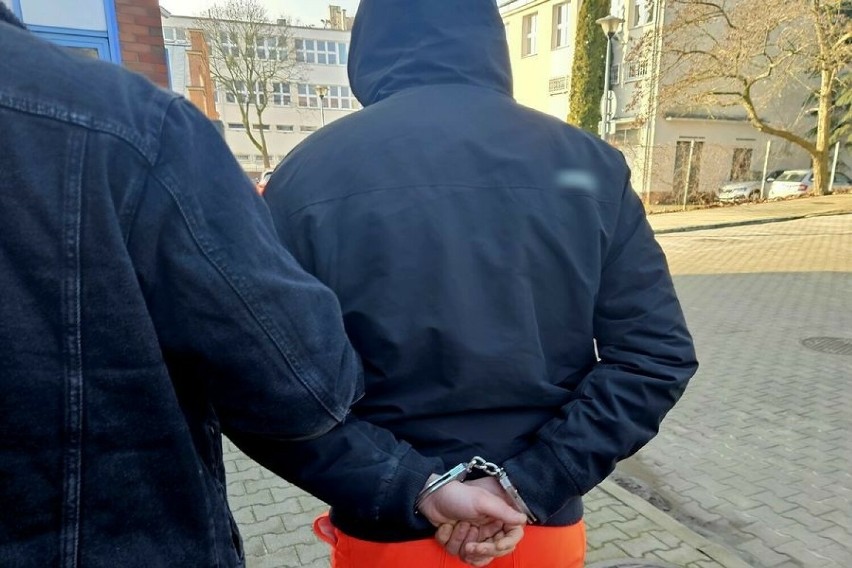 Areszt dla podejrzanego o napad z nożem na ekspedienta w Sopocie. Spore problemy 30-latka