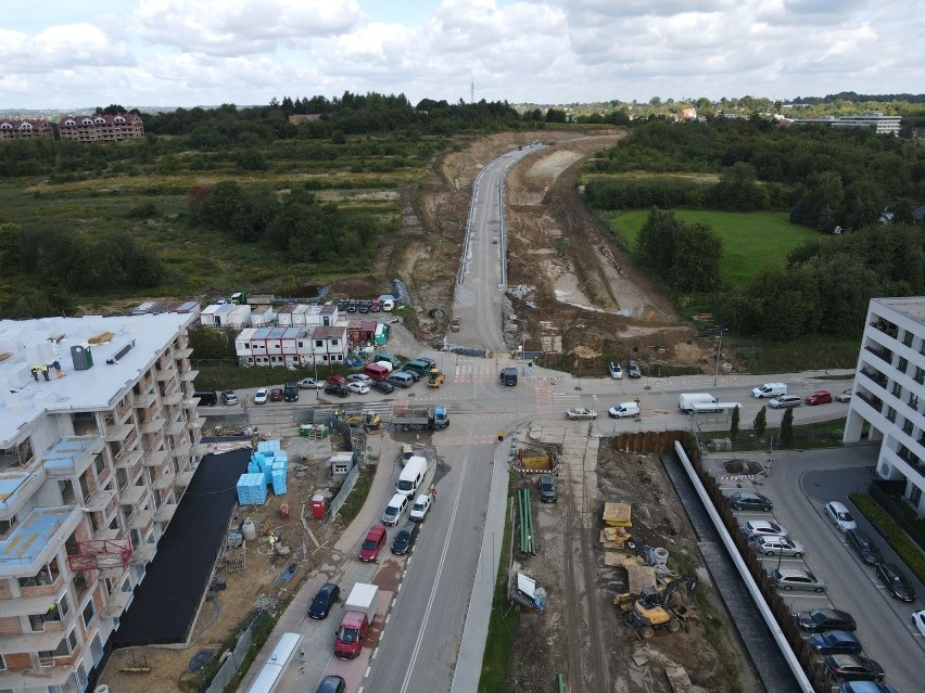 Kraków. Budowa linii do Górki Narodowej. Powstaje wanna dla tramwajów i drogi [ZDJĘCIA]