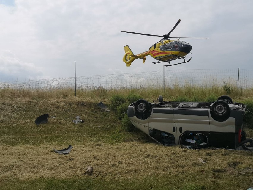 Gmina Kuślin. Wypadek na autostradzie A2. Trzy osoby ranne, lądował LPR [ZDJĘCIA]