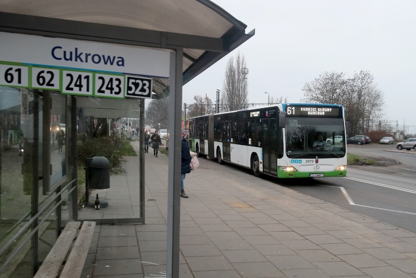 Przepełnione autobusy linii nr 61 w Szczecinie. Dla pasażerów to koszmar