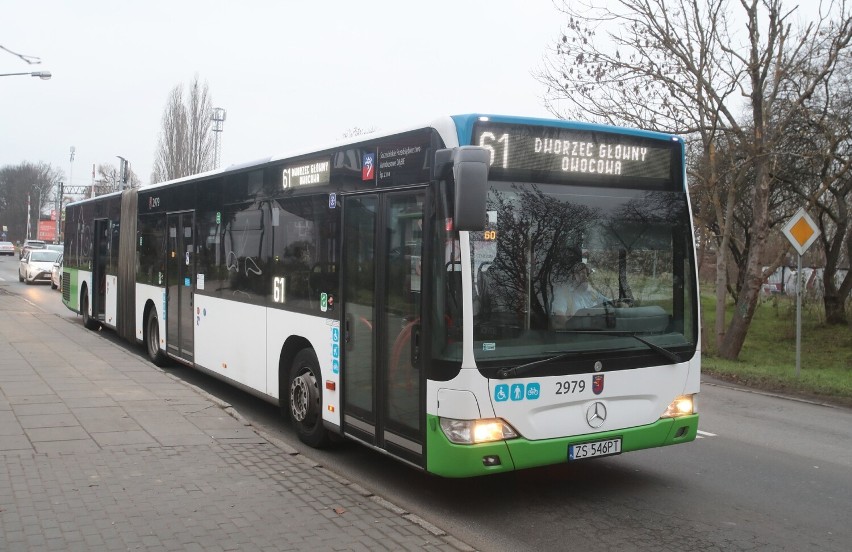 Przepełnione autobusy linii nr 61 w Szczecinie. Dla pasażerów to koszmar
