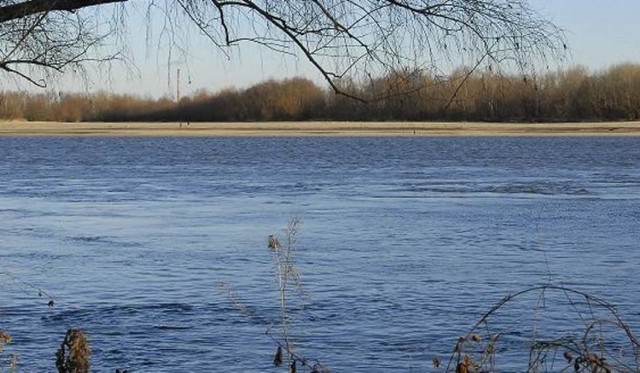 Wzrasta poziom rzek. Zanim z południa kraju spłynie do nas naprawdę wysoka fala, służby przestrzegają przed wchodzeniem na lód.