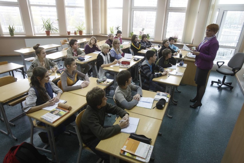 Ministerstwo edukacji poinformowało, że wynagrodzenie...