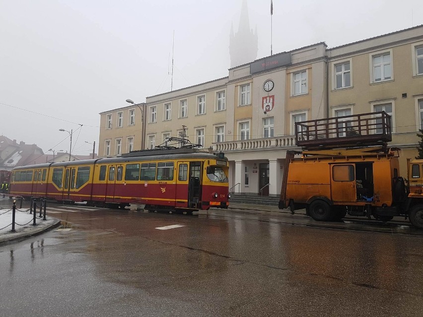 Pożar tramwaju linii 46 w Zgierzu. Utrudnienia w ruchu tramwajów [ZDJĘCIA]