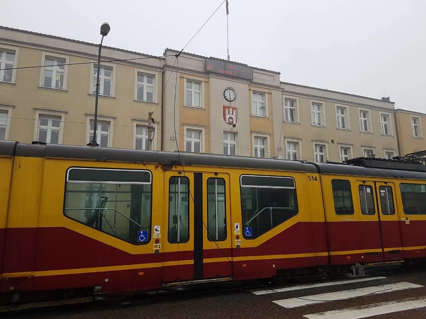 Pożar tramwaju linii 46 w Zgierzu. Utrudnienia w ruchu tramwajów [ZDJĘCIA]