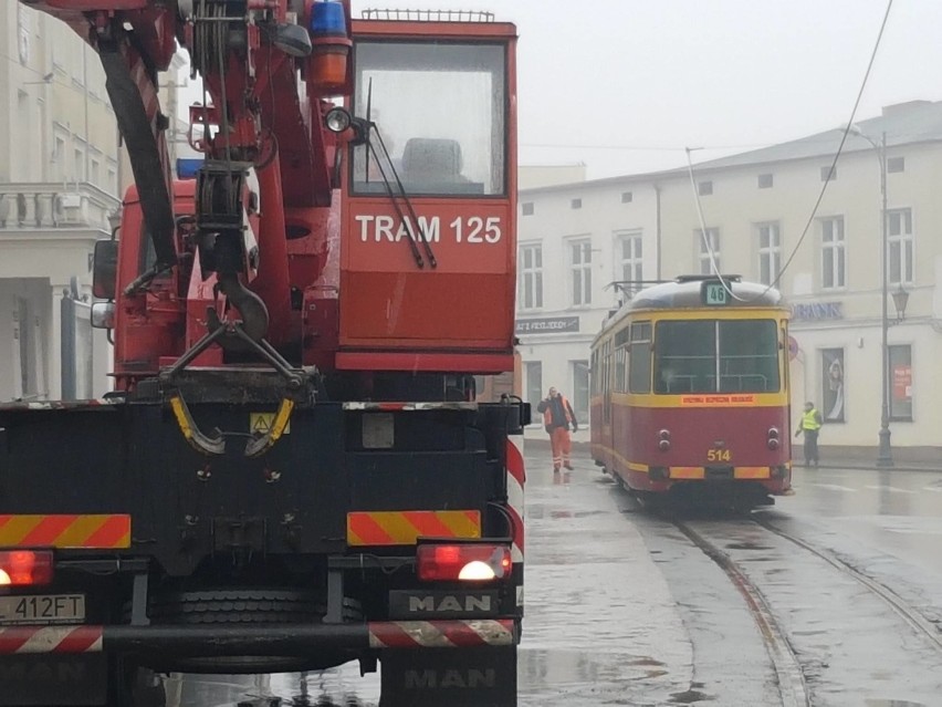 Pożar tramwaju linii 46 w Zgierzu. Utrudnienia w ruchu tramwajów [ZDJĘCIA]