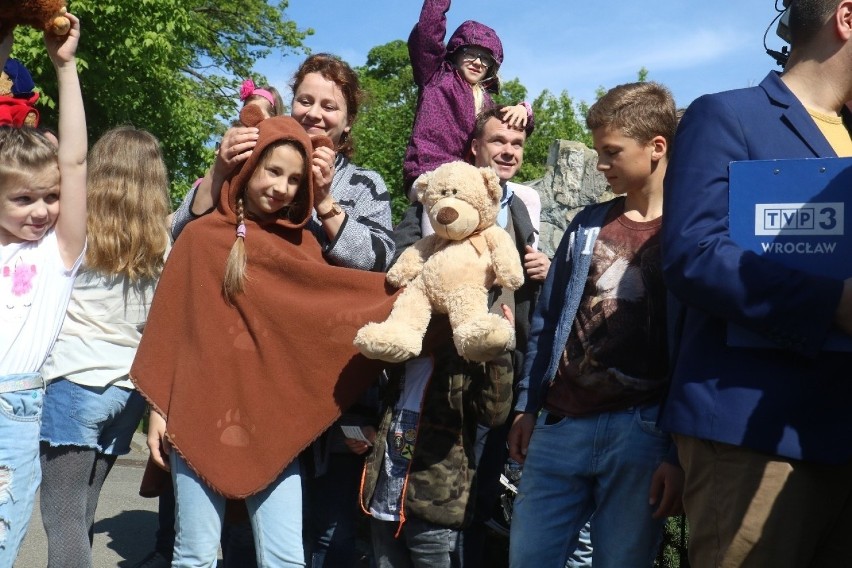 Wrocław. Dzieci przebrane za misie wchodziły do zoo za darmo. Zobacz zdjęcia