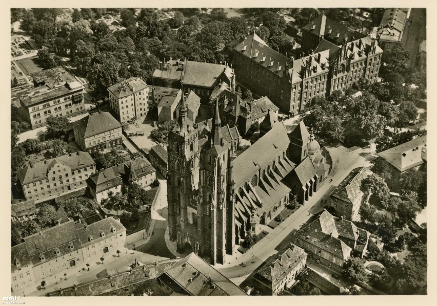 Wrocław. Zobacz stare zdjęcia lotnicze Ostrowa Tumskiego (UNIKATOWE FOTOGRAFIE)